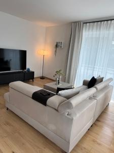 TV/trung tâm giải trí tại Moderne Ferienwohnung mit Balkon 1