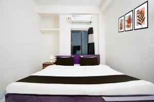 a bedroom with a large bed in a room at Hotel O The Light Hotel in Patna +21 photos