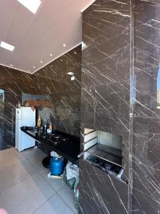 Η κουζίνα ή μικρή κουζίνα στο Rancho Fiel - Lago das Brisas