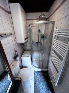 Ένα μπάνιο στο White Rabbit Apartment +4 φωτογραφίες