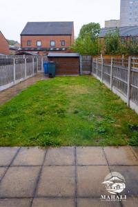 Zahrada ubytování Stay Mahali - Central 2BR City Gem