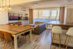 Posezení v ubytování KOA - Sunset Penthouse