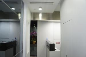 a bathroom with a sink and a mirror at Homy Central in Hong Kong
