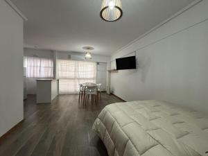 Televiisor ja/või meelelahutuskeskus majutusasutuses Tokio, urbano y confortable