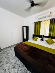 Ένα ή περισσότερα κρεβάτια σε δωμάτιο στο Ravi's beach villa