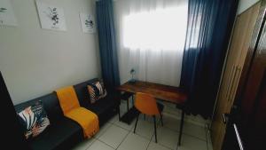 O zonă de relaxare la Sandalion Cottage near OR Tambo Airport & Greenstone +7 fotografii