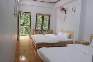 Ένα ή περισσότερα κρεβάτια σε δωμάτιο στο Nhà Bên Suối