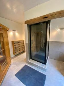 Ένα μπάνιο στο Romantic BNB, Castle-Nature Walks, Sauna, Garden +21 φωτογραφίες
