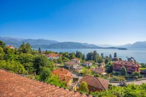 a town on the shore of a lake at Residenz Vogino in Baveno