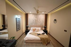 Fotografie z fotogalerie ubytování Luxury 1BR Designer Condo at Zeta Mall Islamabad Balcony, Parking & Steps from Giga Mall v destinaci Islámábád