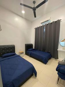 Postel nebo postele na pokoji v ubytování CozyHomestay54 Mersing