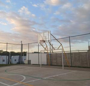 a basketball hoop on a tennis court at Ahuachapan Tiny Rental Homes in Ahuachapán