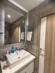 Ένα μπάνιο στο studio apt 5 min by walk to metrobus