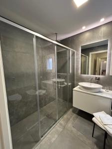 a bathroom with a glass shower and a sink at The Place to Stay ! in Póvoa de Santa Iria