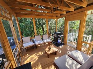 Μπαλκόνι ή βεράντα στο Chalet familial, vue sur le lac