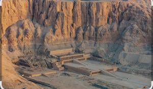 an ancient amphitheater in a rocky mountain at Elbess For Tourism in Jazīrat al ‘Awwāmīyah