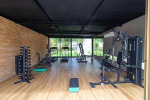 a gym with several treadmills and machines in a room at Apartamento Luxo em Japaratinga in Japaratinga