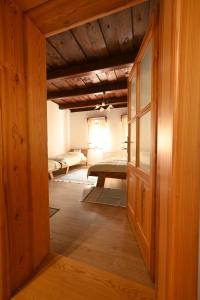a hallway with a room with a bed and a table at U starej mamy - ubytovanie na Tokaji in Malá Tŕňa