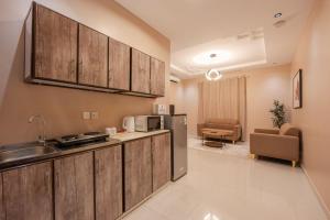 Una cocina o kitchenette en شُرفه سويت توصيل مجاني من المطار