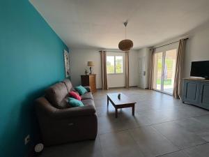 TV a/nebo společenská místnost v ubytování Bas de villa 80m2 secteur Ajaccio