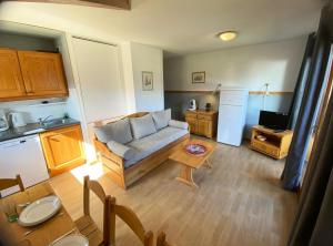 a living room with a couch and a kitchen at Les Chalets De Superd Bleuet - APPARTEMENT 4 PIECES 8 PERSONNES EXPO SUD MAE-8824 in Le Dévoluy +21 photos
