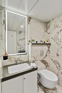 Un baño de Livara Stay