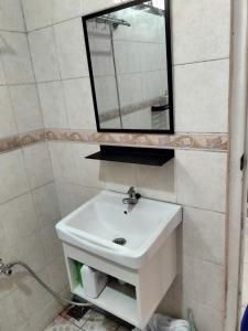 Un baño de Kaswari Home - entire home
