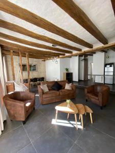 a living room with couches and chairs and a table at Appartement de charme L'écrin du Castel Classé 3 étoiles in Azay-le-Rideau