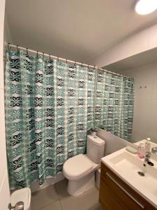 Koupelna v ubytování Departamento concepción con parking + 7 fotografií