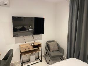 Μια τηλεόραση ή/και κέντρο ψυχαγωγίας στο Elite Studio at Loxwood