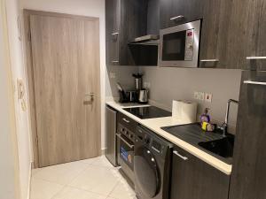 Η κουζίνα ή μικρή κουζίνα στο Elite Studio at Loxwood