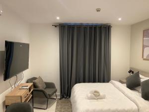 Ένα ή περισσότερα κρεβάτια σε δωμάτιο στο Elite Studio at Loxwood +23 φωτογραφίες