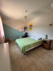 Ένα ή περισσότερα κρεβάτια σε δωμάτιο στο La maison du soleil