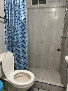 Ένα μπάνιο στο Habitación doble, baño privado, 10 cuadras Plaza de Armas