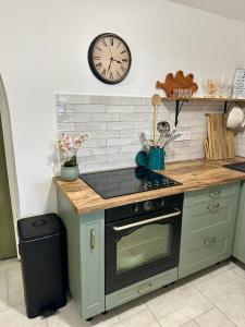 Kuchyň nebo kuchyňský kout v ubytování Fenn a Hegyen Vendégház Somló + 16 fotografií