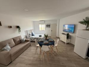 Televiisor ja/või meelelahutuskeskus majutusasutuses Ático Bf Jerez