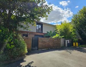 a house with a wooden fence in front of it at Maison Duplex Confort-Coté Cour et Jardins-Centre Gare in Amiens