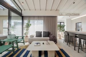 a living room with a couch and a table at Sereno Building in Medellín