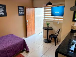 a bedroom with a bed and a table and a tv at 05 Habitación tranquila a pasos de Ceconexpo in Morelia