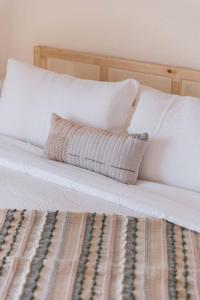 Billede fra billedgalleriet på Mid-Century Modern Hillside Escape With Dome and Views i Los Angeles + 110 billeder