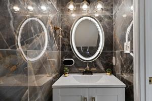 Bilik mandi di Step into Absolute luxury, Smart Home +41 gambar