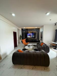 Gallery image of Luxurious fully furnished 3 bedroom apartment in Ikate +7 photos