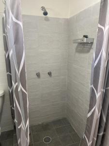 Ένα μπάνιο στο Tibe New and cozy studio at downtown