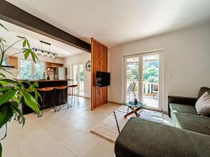 TV/trung tâm giải trí tại Holiday Home Island Gem - Five Bedroom Apartment