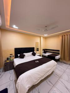 a large bedroom with a large bed in it at Hotel Roshan in Ujjain