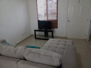TV a/nebo společenská místnost v ubytování Hermosa casa en cluster privado