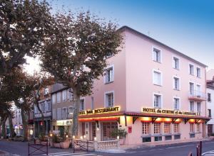 a white building with a hotel on a street at Hotel Restaurant du Centre et du Lauragais in Castelnaudary