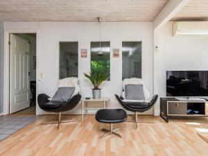 Un televizor și/sau centru de divertisment la Family Fun with Indoor Pool - By Traum Ferienwohnungen