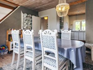 a dining room with a table and chairs at 8 person holiday home in Skagen-By Traum in Skagen
