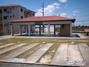 a bus stop with a red tile roof at Lindo e Confortavel Apto Ideal Torquato in Manaus